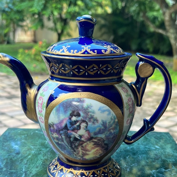 Vintage Venetian Lagoon Tea Pot Cobalt Blue Fine Porcelain with Gold Trims 8" - Picture 2 of 6